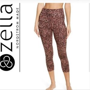 Womens Zella Crop tights-Size Medium